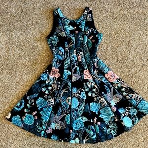 Gorgeous A-line White House Black Market dress in size 0